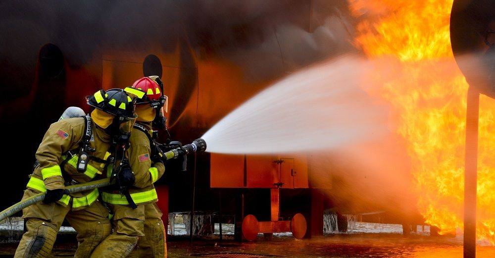 Agencia humanitaria y Conquistadores ayudan a contener incendios