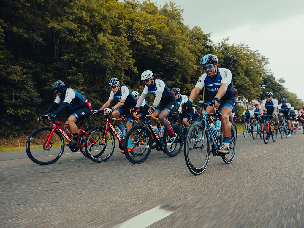 Ciclistas viajan a través de Puerto Rico para levantar fondos monetarios para lastimado atleta de triatlón