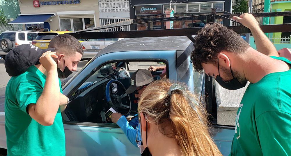 Jóvenes adventistas cambian vacaciones por impacto de evangelización en Puerto Rico