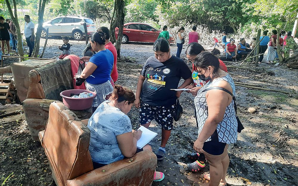 ADRA ayuda a centenares de familias desplazadas en El Salvador