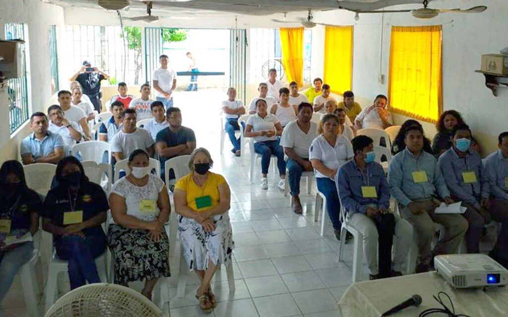 En prisión mexicana, distribución de libro abre las puertas al mensaje del evangelio