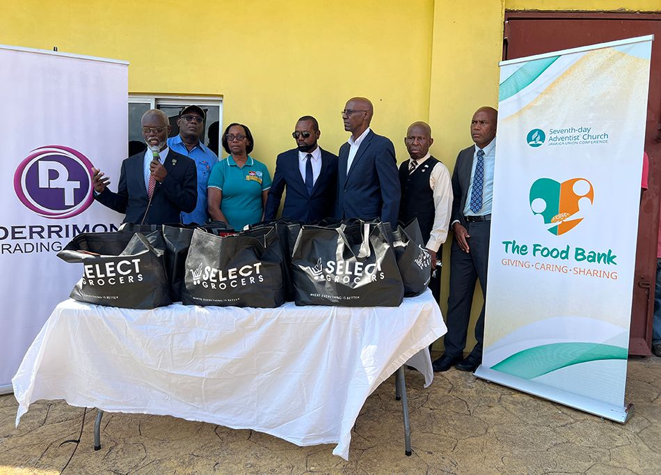 En Jamaica, banco adventista de alimentos se asocia con compañía para alimentar a los necesitados