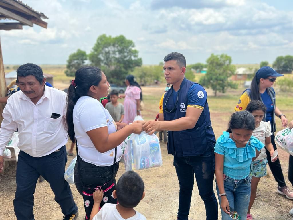 ADRA Colombia distribuye canastos de comida a comunidades indígenas