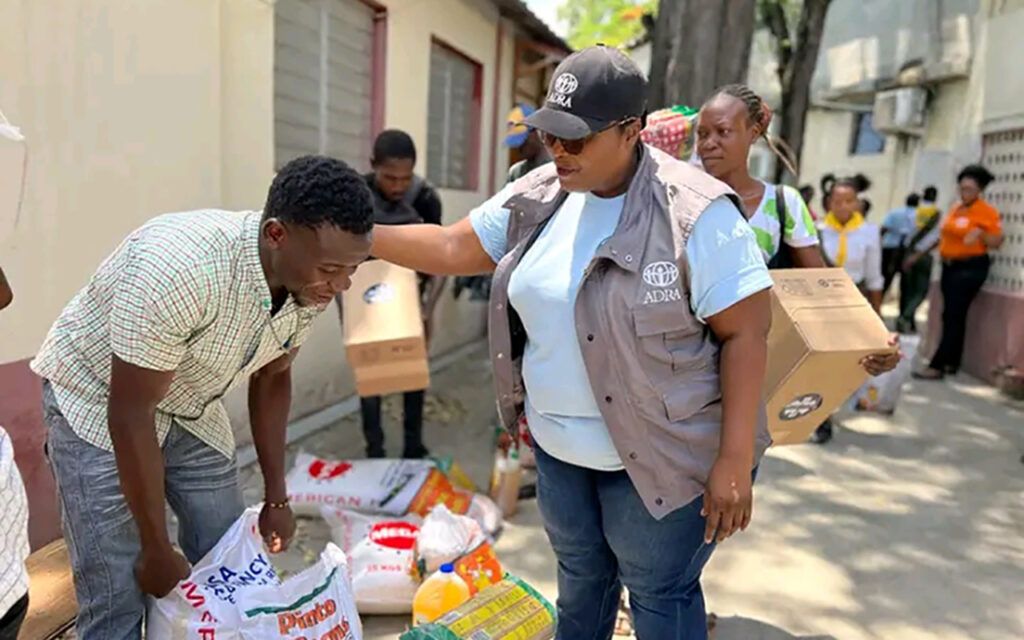 ADRA Haití distribuye alimentos a cientos muy afectados por las recientes inundaciones