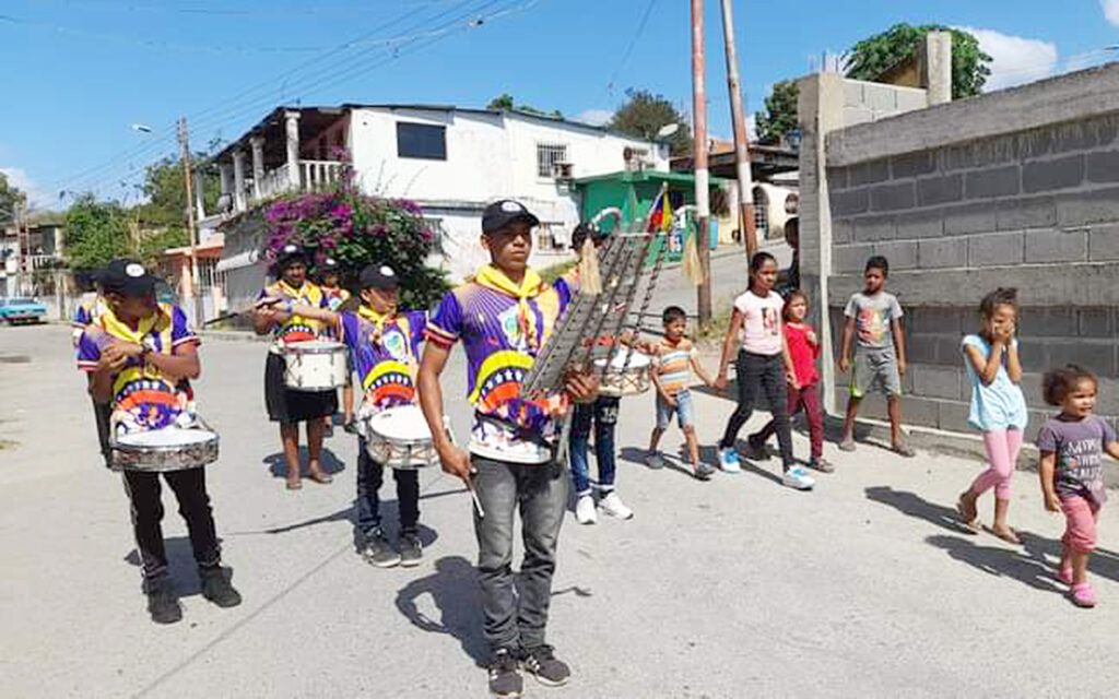 Banda marcial celebra doce años involucrando a jóvenes y adultos en Venezuela