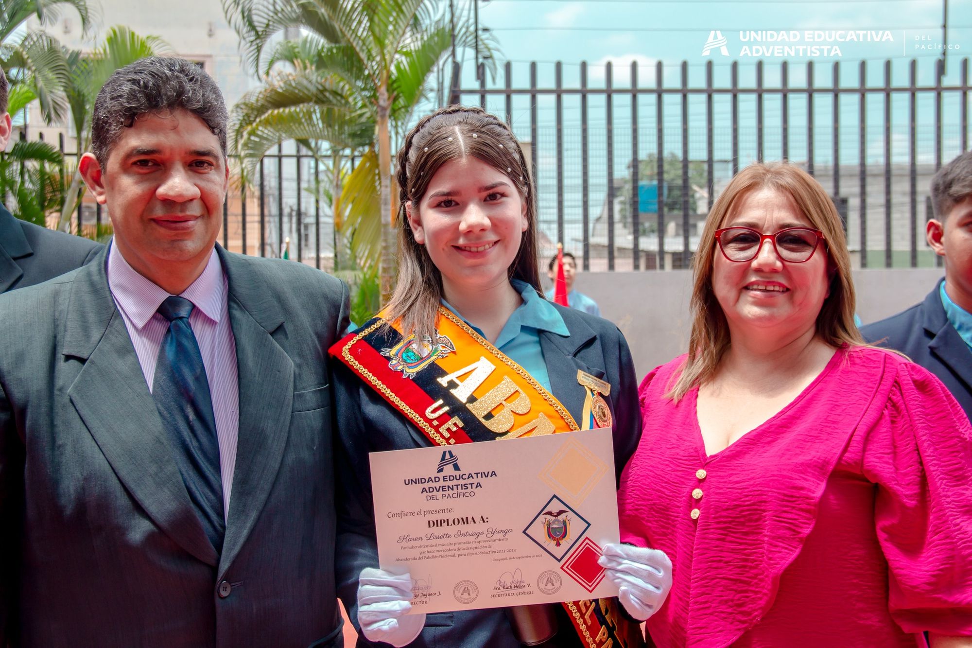 Estudiante de la Educación Adventista es proclamada como abanderada del Pabellón Nacional de Ecuador