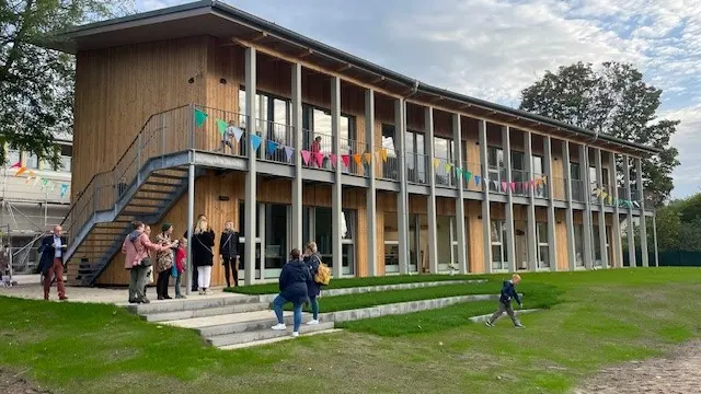 De un viejo granero, a un nuevo edificio de escuela adventista