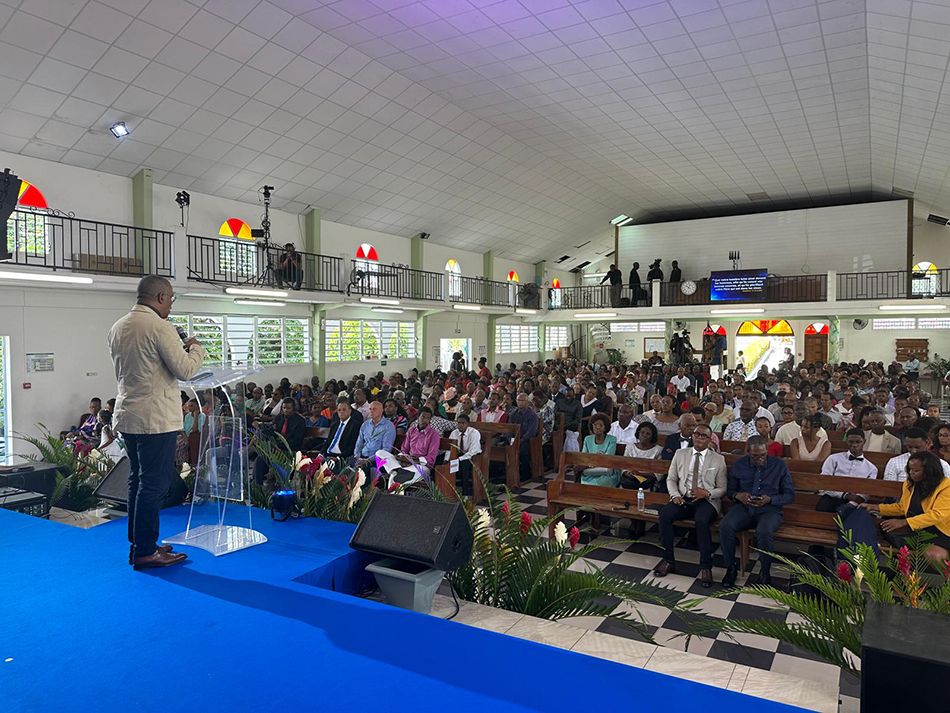 Adventistas celebran diez años de llevar esperanza mediante canal de televisión en francés